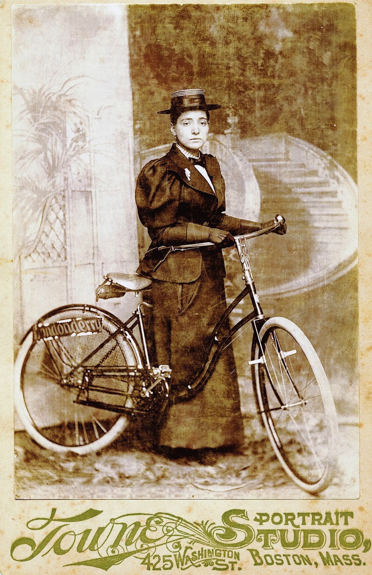 Billede til historien Annie Londonderry turned a bicycle journey into a performance