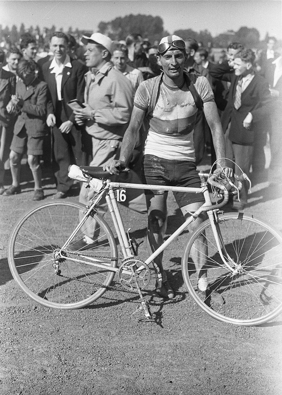 Billede til historien When the Tour returned to a hungry France