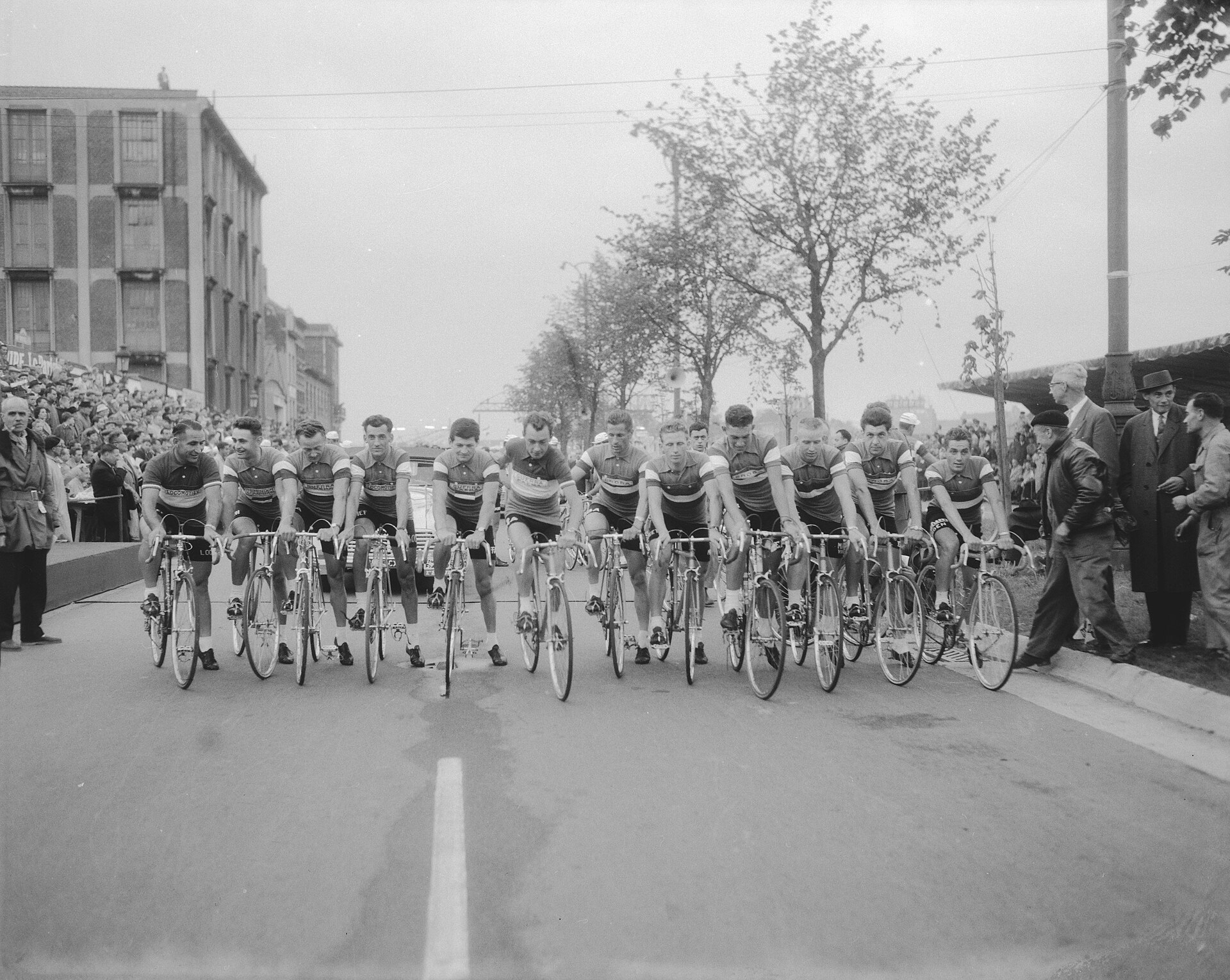 Charly Gaul at the team presentation before the 1958 Tour de France