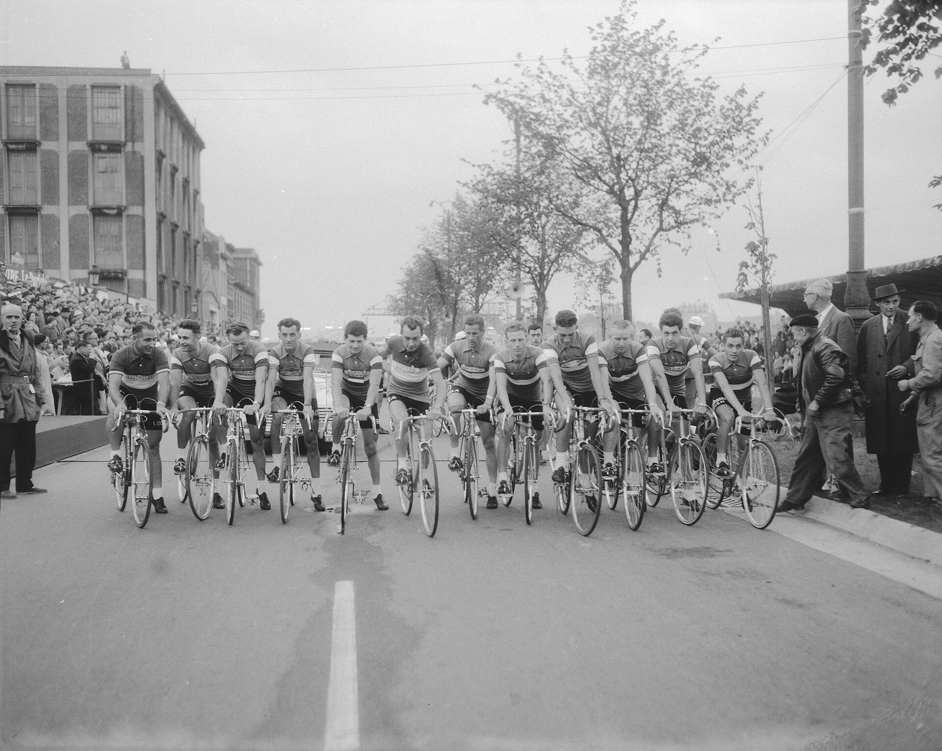 Billede til historien When the snow broke the Giro peloton