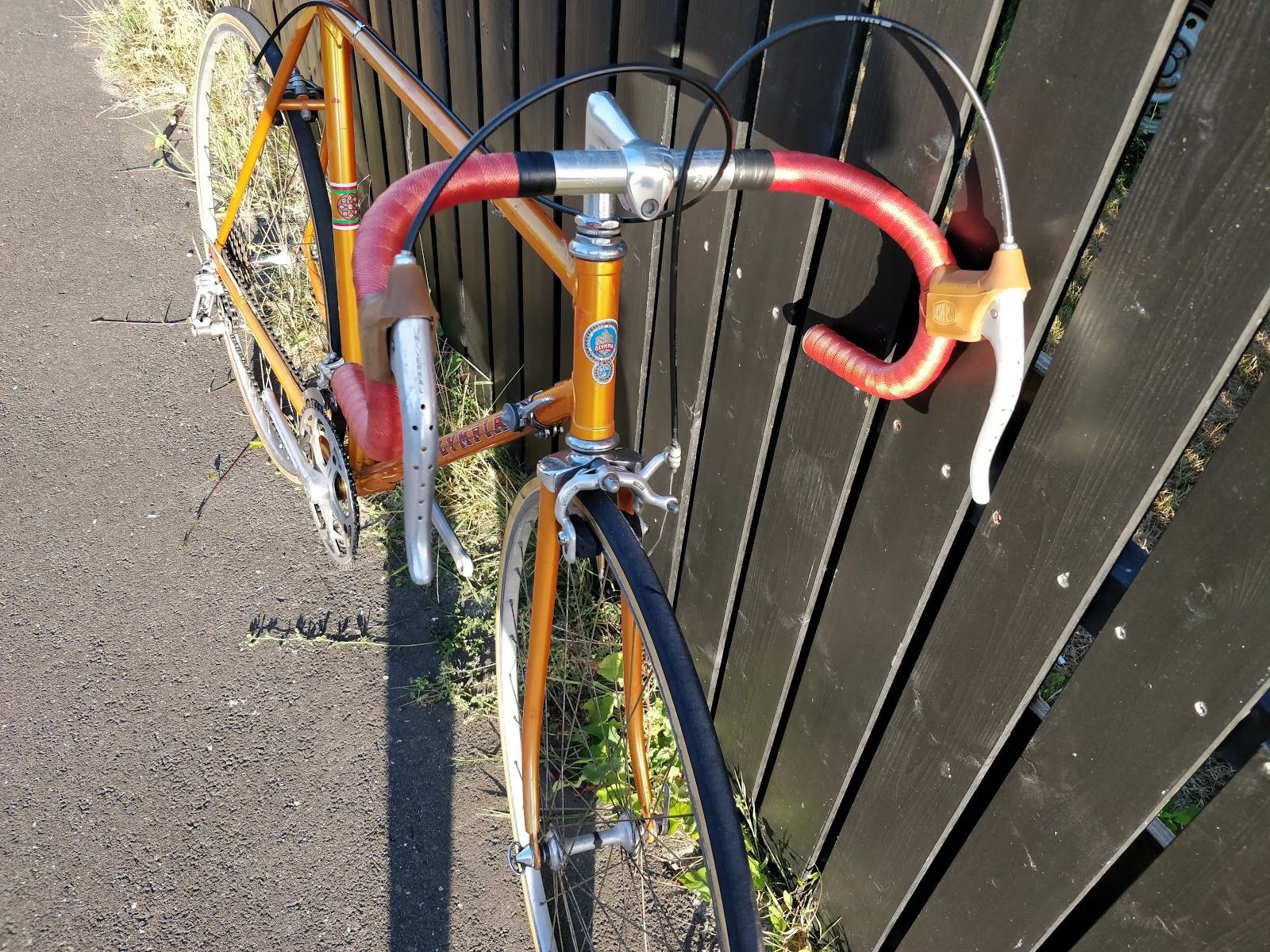 Handlebar, brake levers and front end of the Olympia