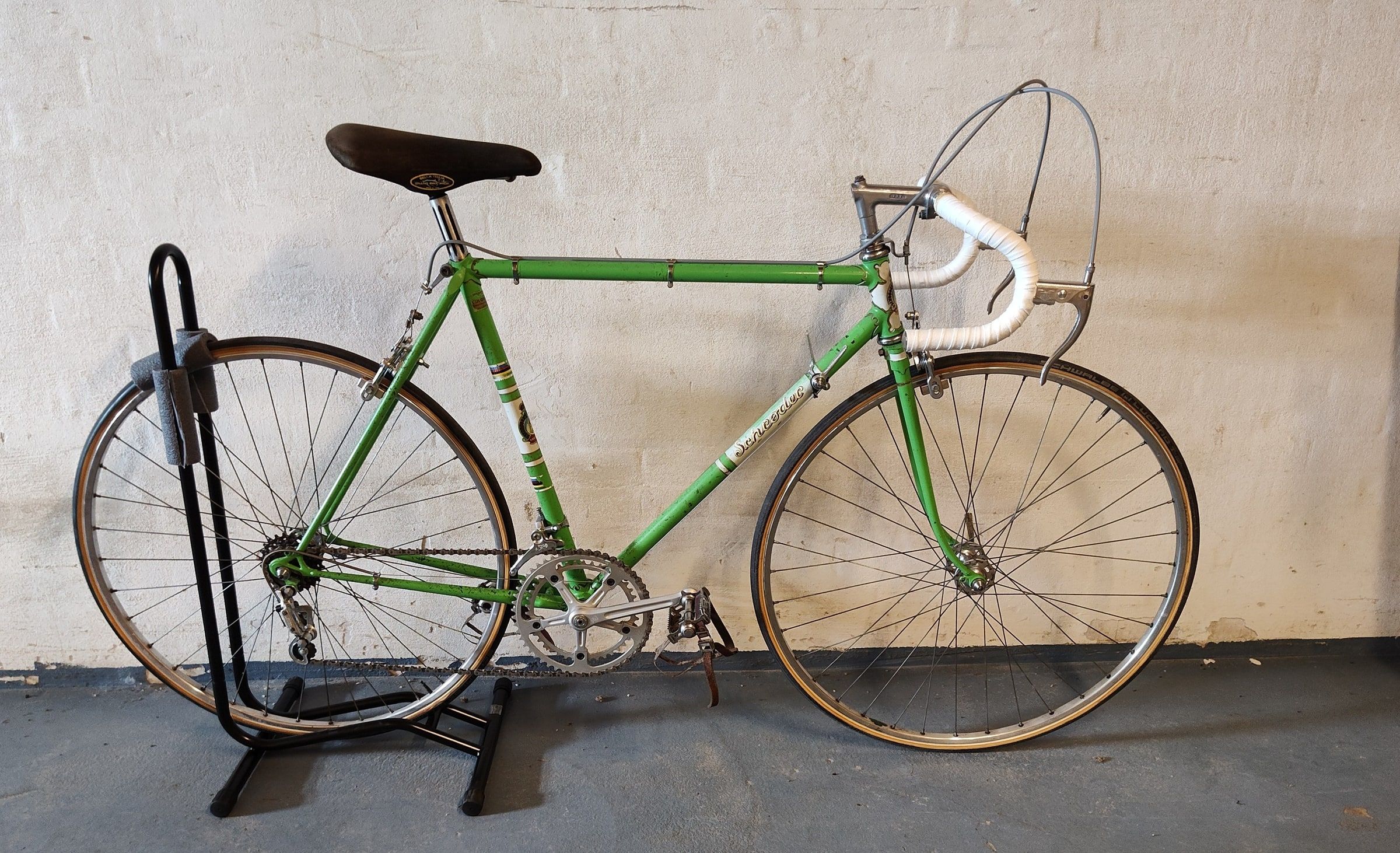 Green 1965 Schrøder racing bicycle viewed from the drive side