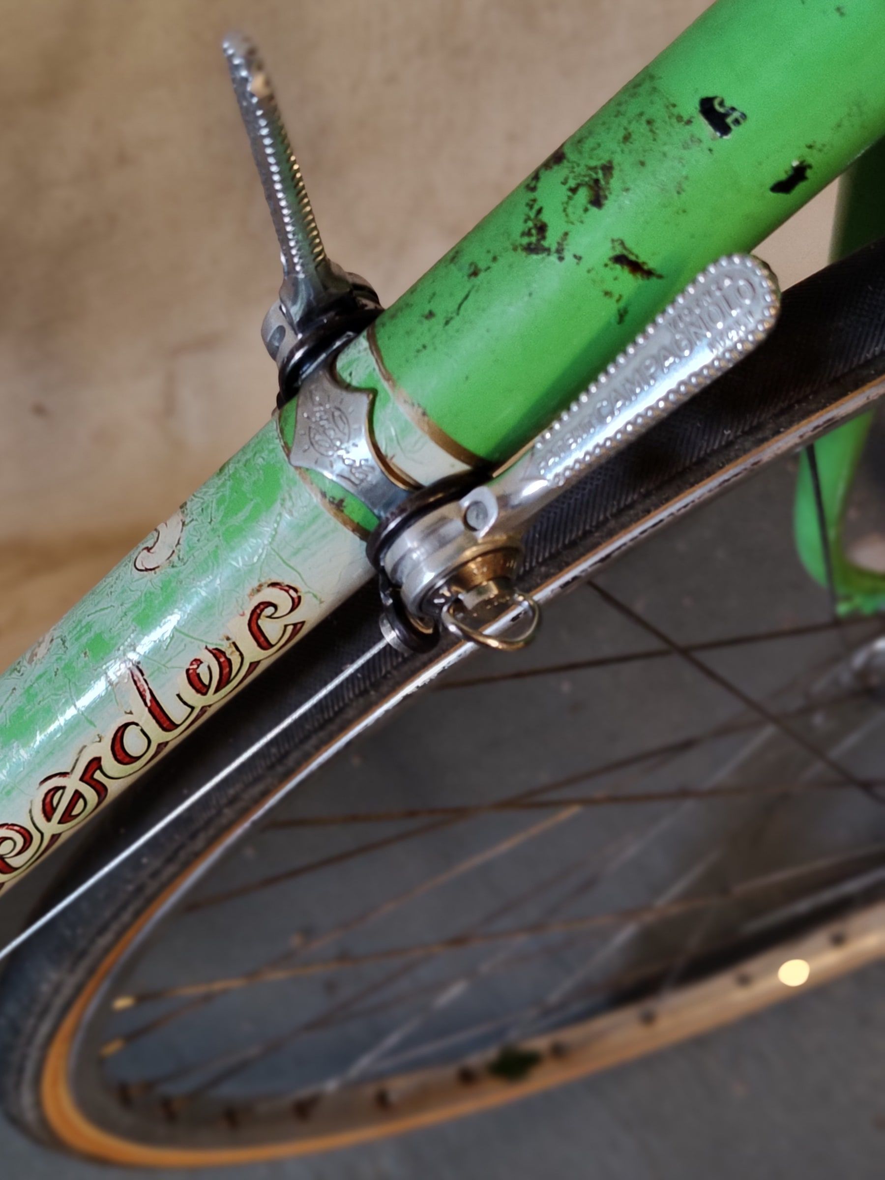 Campagnolo friction lever on the down tube of the 1965 Schrøder