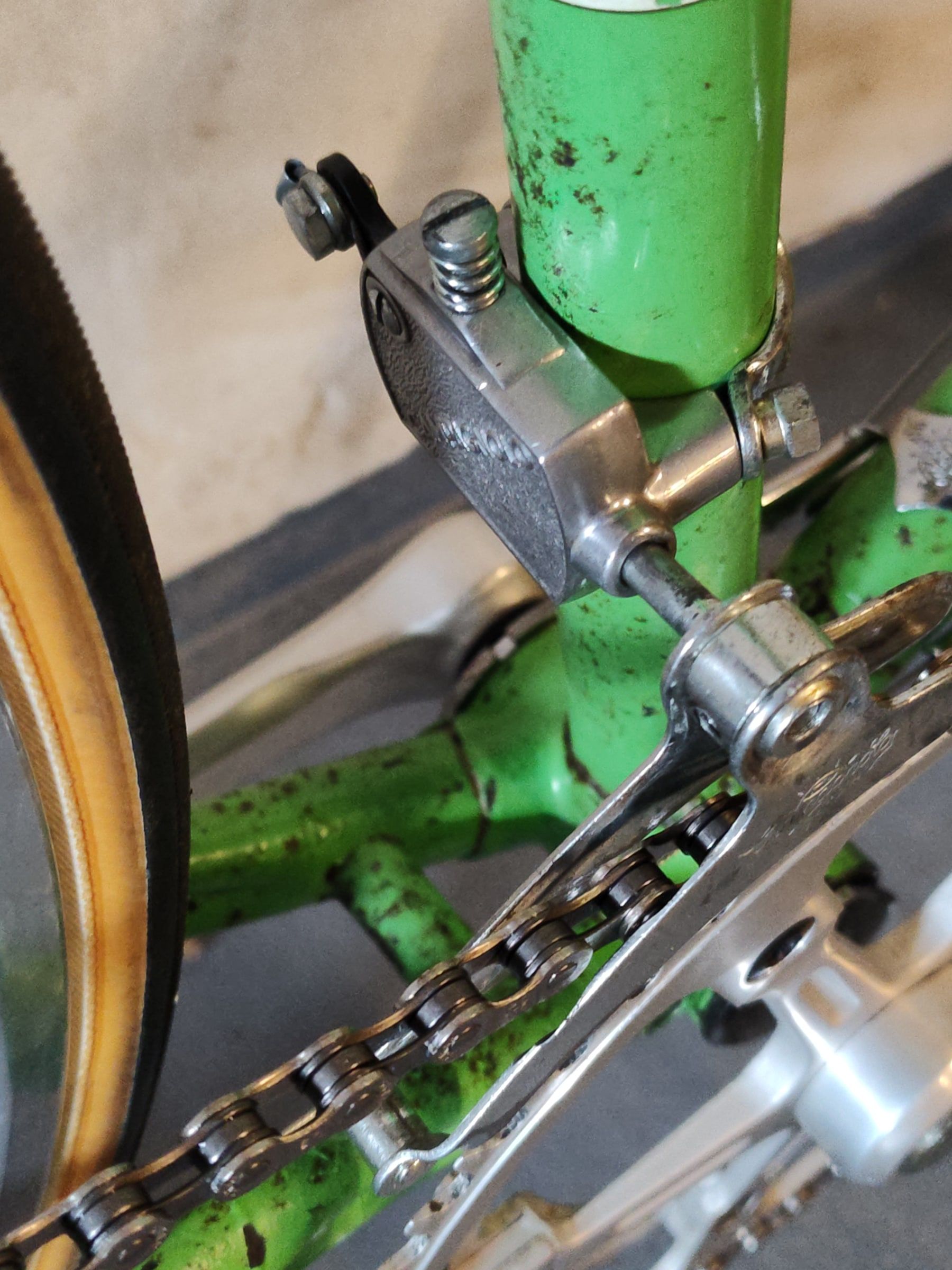 Campagnolo Valentino front derailleur on the green Schrøder racer