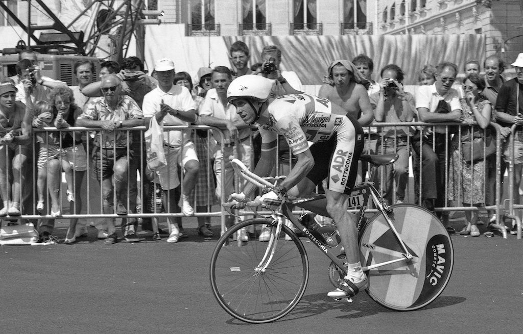 Billede til historien Eight seconds on the Champs-Élysées