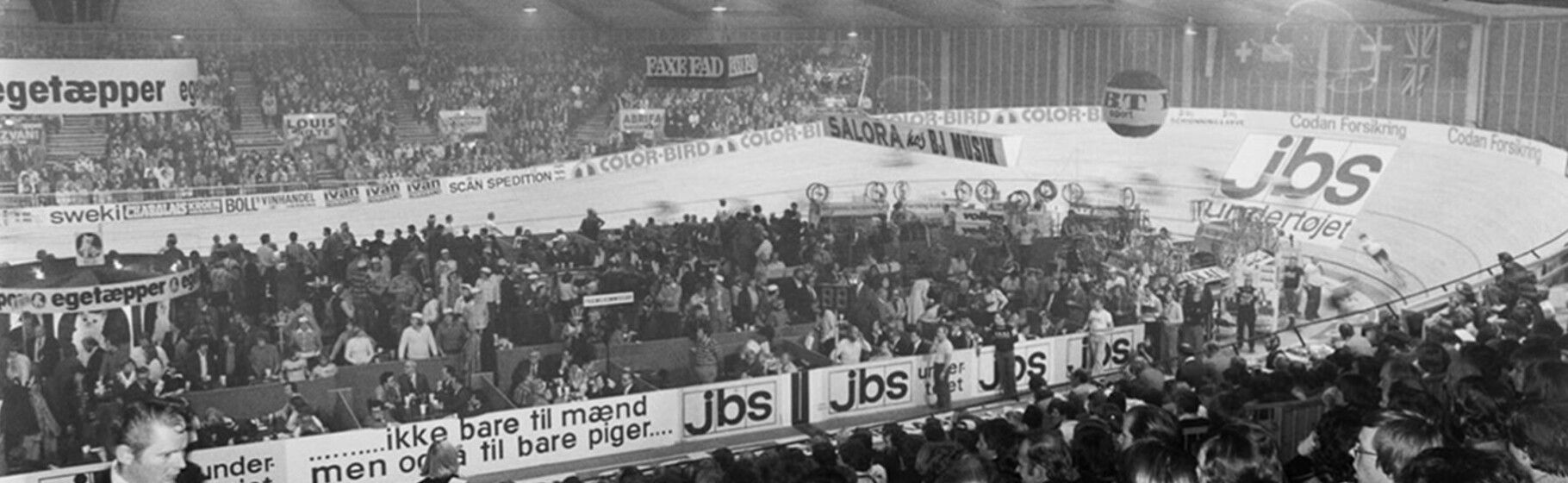 Closer view of the crowd and infield at a later Herning Six-Day
