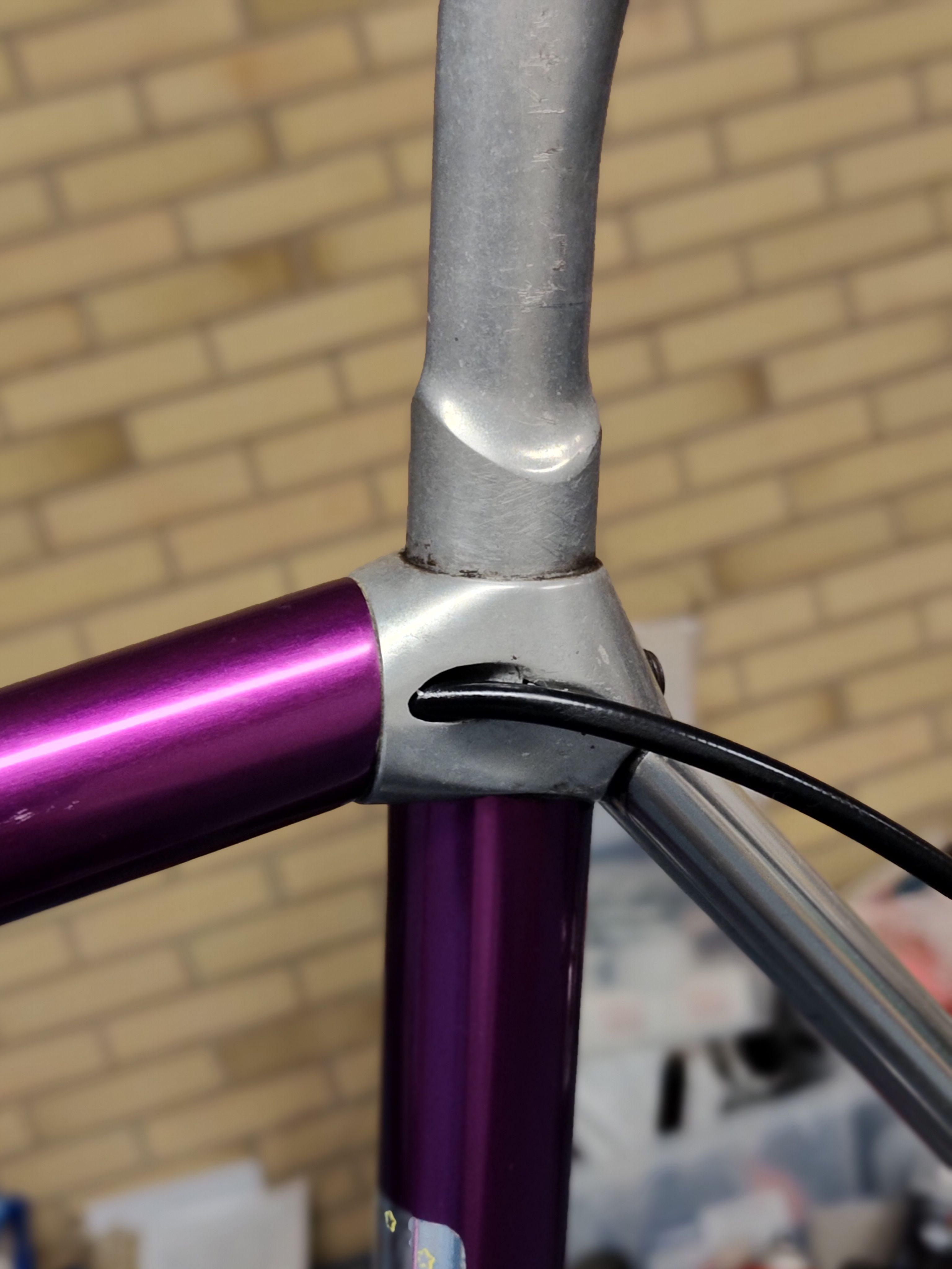 Internal cable routing through the seat cluster of the Vitus 992