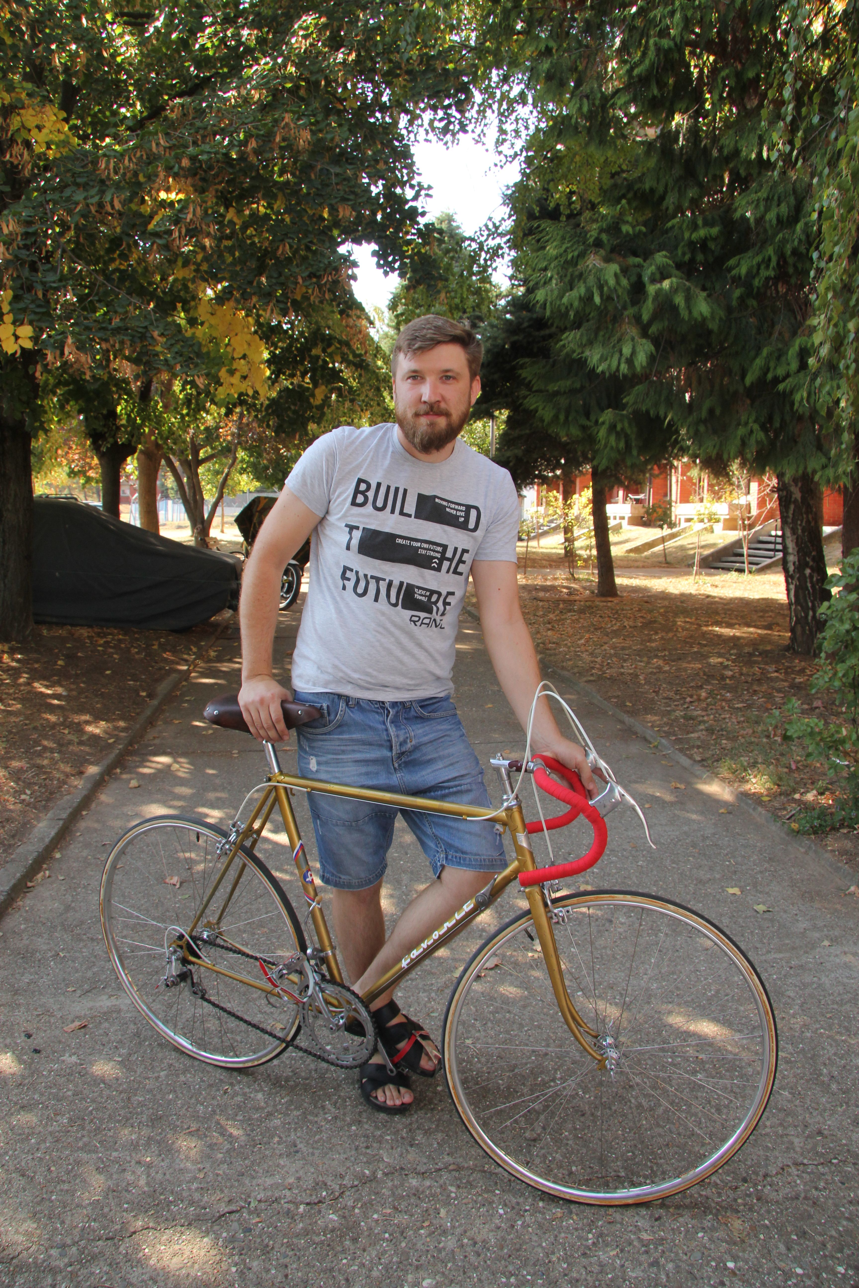 Stefan Đurić standing with the completed Favorit F11