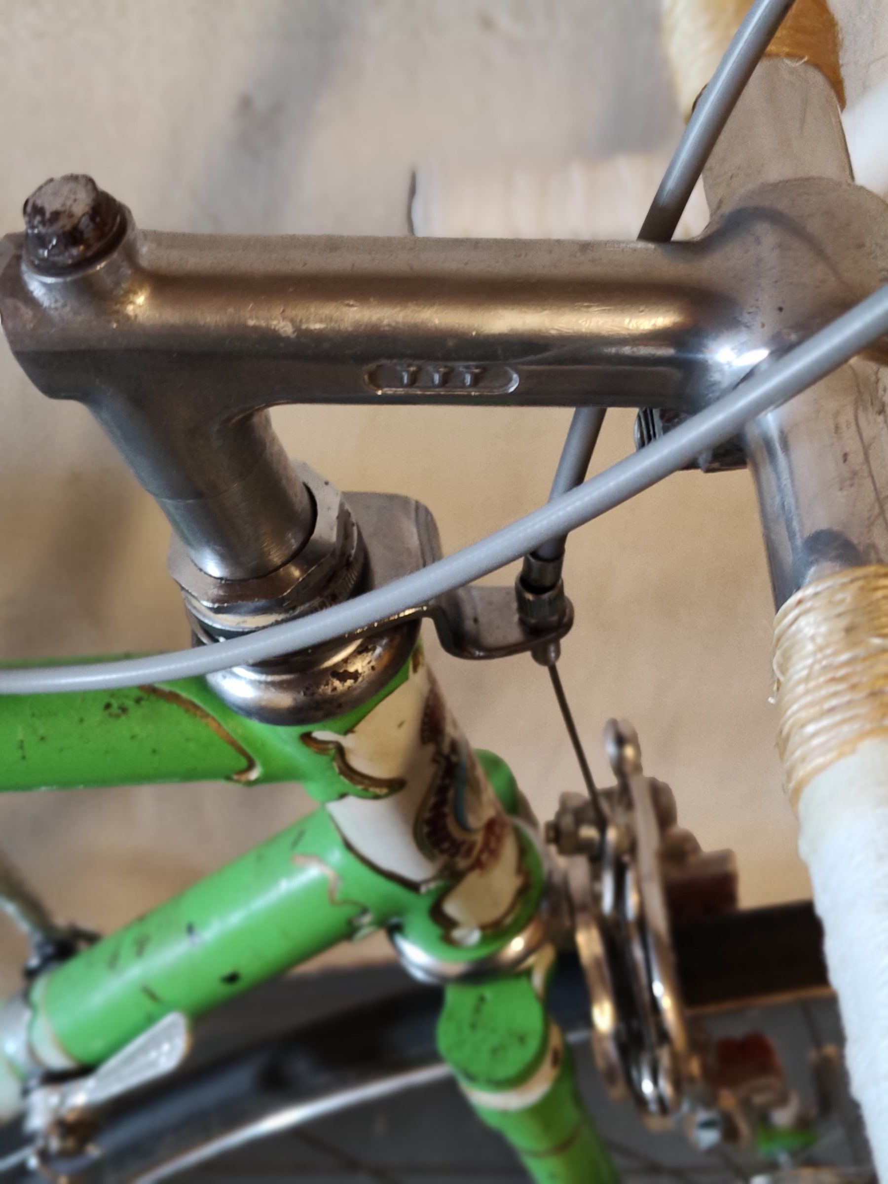 Stem, headset and cables on the Schrøder racing bicycle