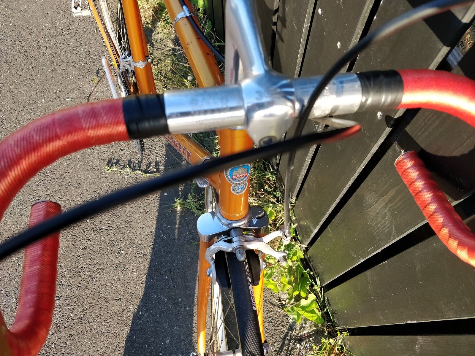 Stem, handlebar and head tube of the Olympia seen from above