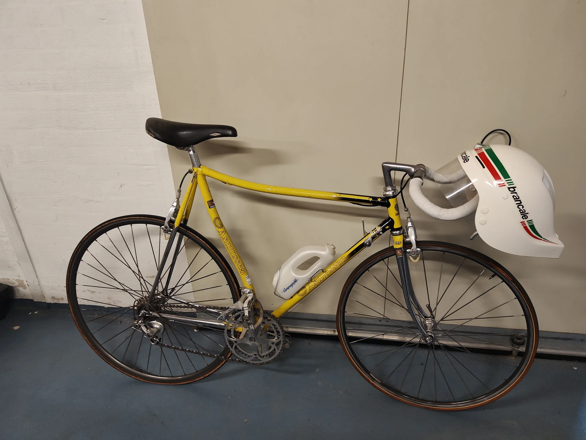 Asmussen Super Prestige funny bike displayed with a white Brancale aero helmet