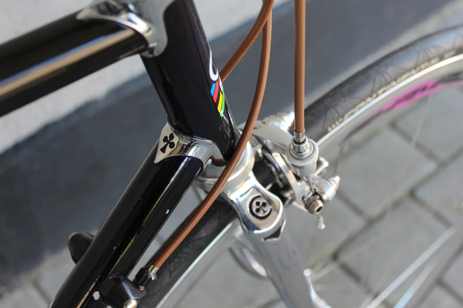 Forkromet Colnago-styrfitting med udstanset kløver