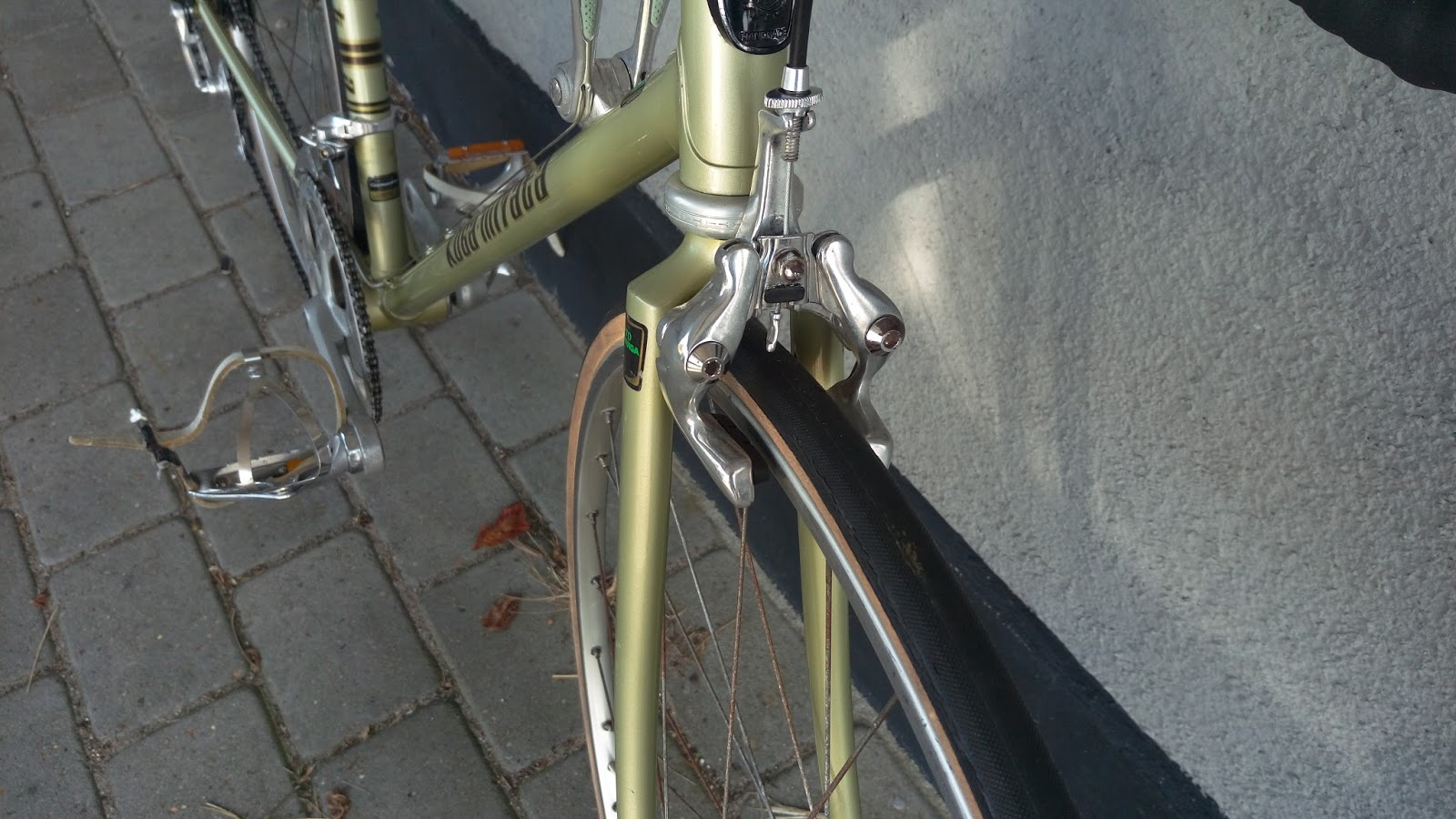 600 AX front brake