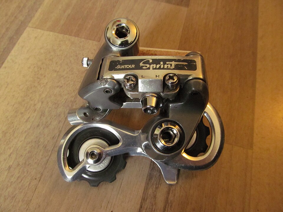 Loose SunTour Sprint rear derailleur seen from the side